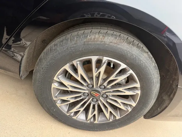 Hongqi H5 — Фото автомобиля 5