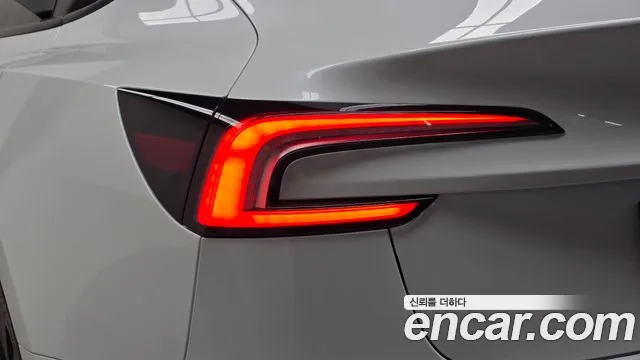 Tesla Model 3 — Фото автомобиля 8