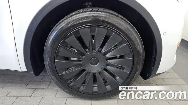 Tesla Model Y — Фото автомобиля 20