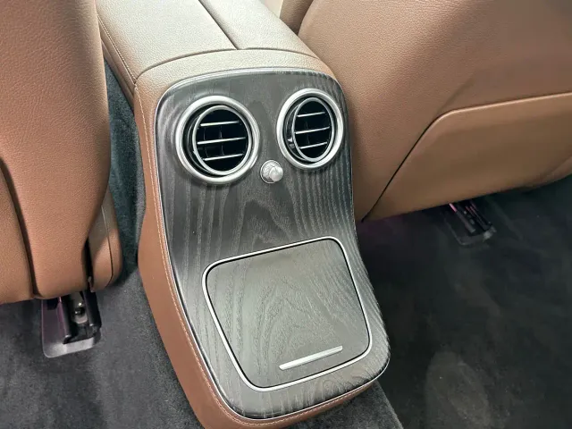 Mercedes-Benz E-Class — Фото автомобиля 28