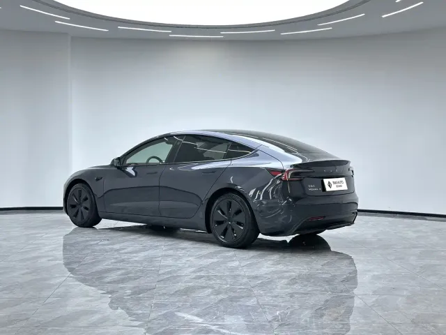 Tesla Model 3 — Фото автомобиля 3