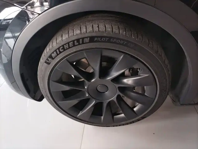 Tesla Model Y — Фото автомобиля 22