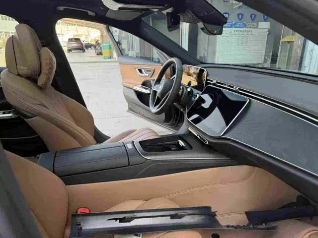 Mercedes-Benz E-Class — Фото автомобиля 8