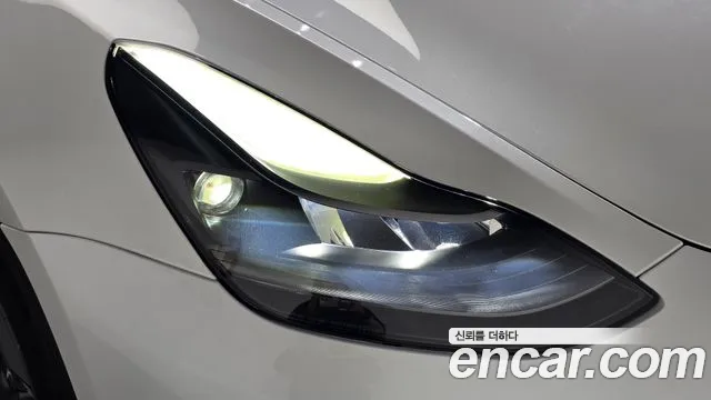 Tesla Model 3 — Фото автомобиля 7