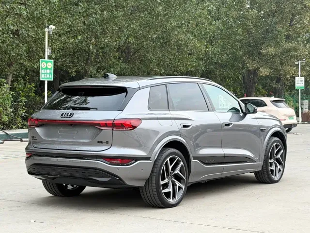 Audi Q6L e-tron — Фото автомобиля 9