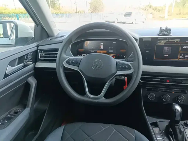 Volkswagen Lavida — Фото автомобиля 10