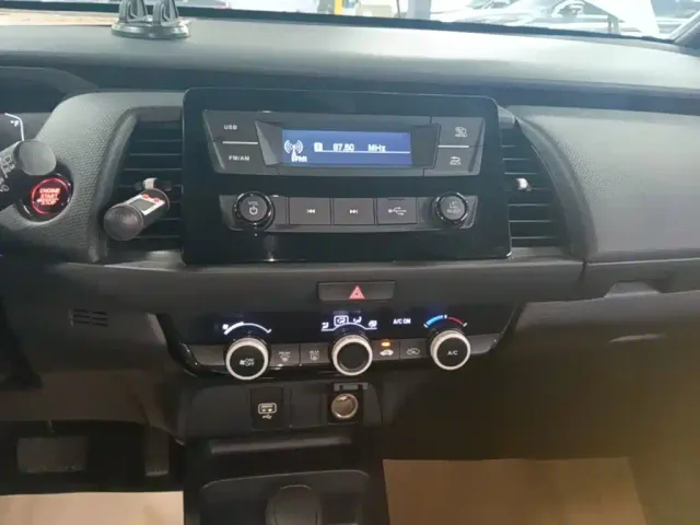 Honda Fit — Фото автомобиля 12