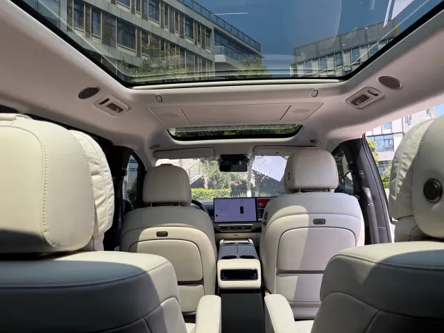 Li Auto MEGA — Фото автомобиля 11