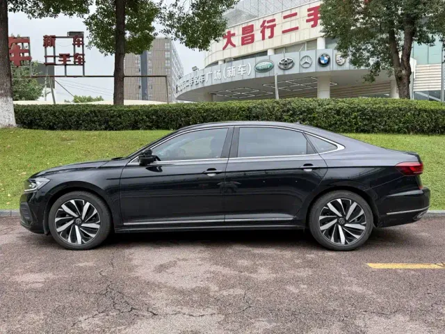 Volkswagen Passat — Фото автомобиля 3