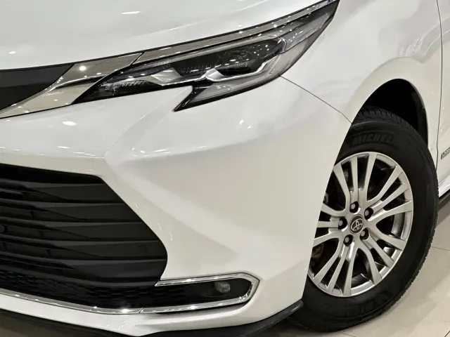 Toyota Sienna — Фото автомобиля 24