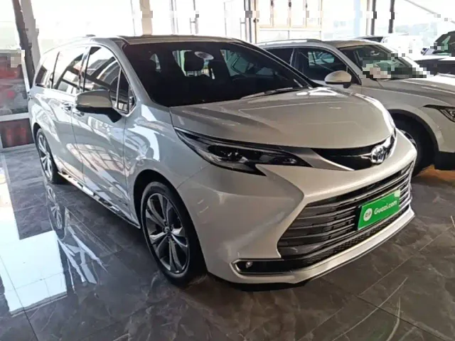 Toyota Toyota Sienna 2021 2.5L Hybrid Ultimate Edition — Фото автомобиля 3
