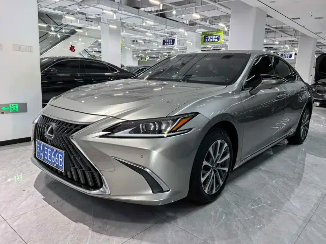 Фотография автомобиля — Lexus ES