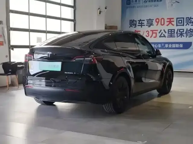 Tesla Model Y — Фото автомобиля 7