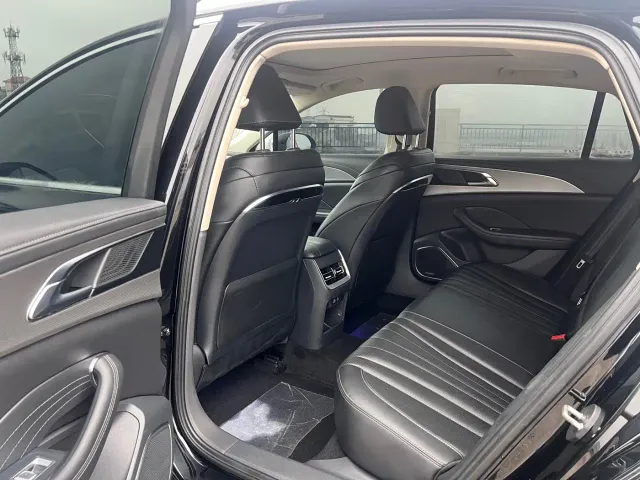 Hongqi H5 — Фото автомобиля 5