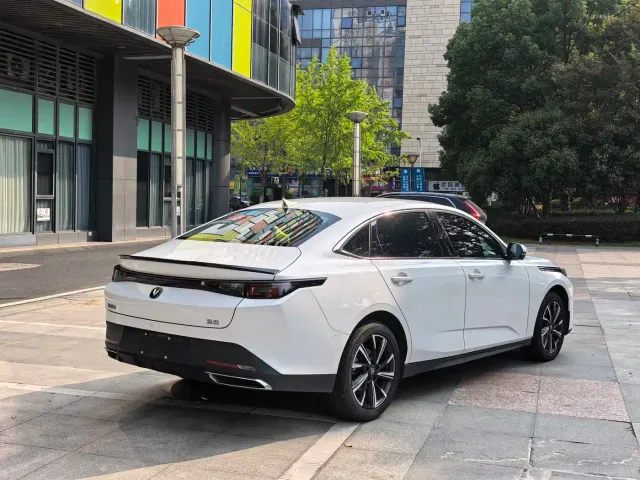 Changan Eado — Фото автомобиля 4