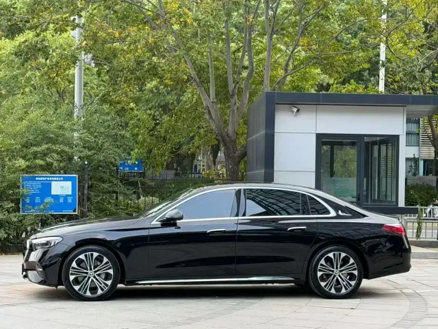 Mercedes-Benz E-Class — Фото автомобиля 8