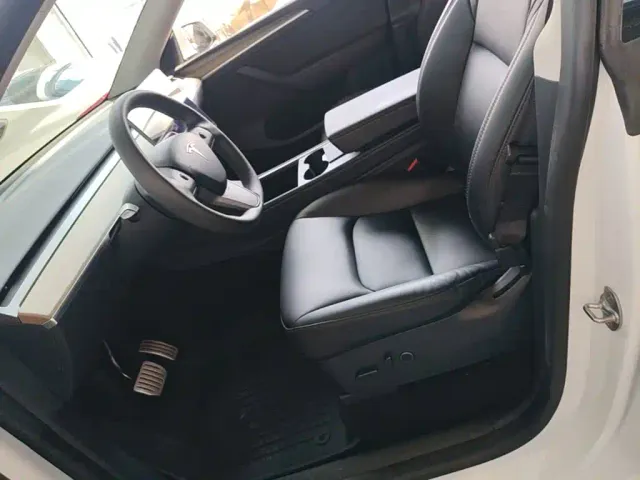 Tesla Model Y — Фото автомобиля 14
