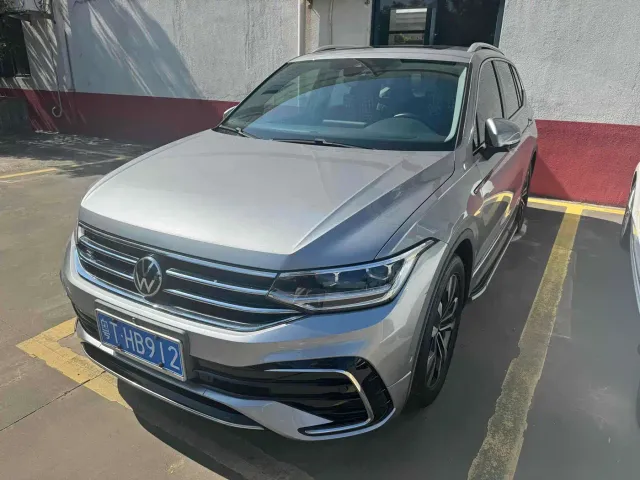 Фотография автомобиля — Volkswagen Tiguan L