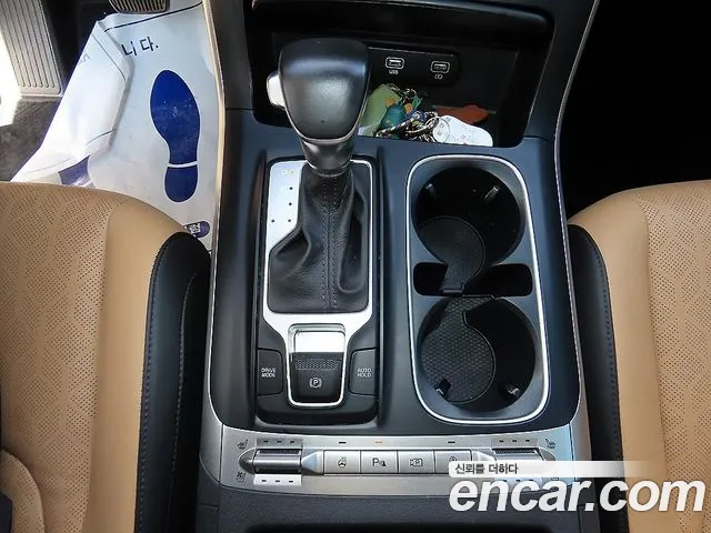 Kia Carnival Generation 4 — Фото автомобиля 11