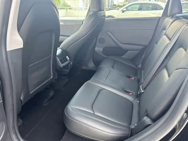 Tesla Model Y — Фото автомобиля 8