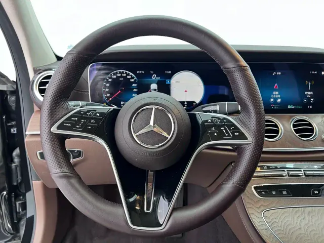 Mercedes-Benz E-Class — Фото автомобиля 12