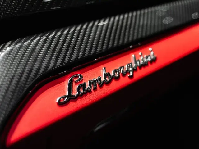 Lamborghini Urus — Фото автомобиля 28