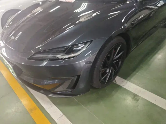 Tesla Model 3 — Фото автомобиля 23