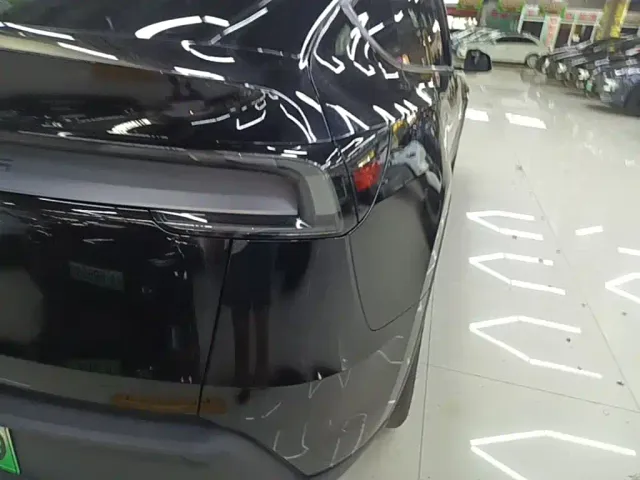 Tesla Model Y — Фото автомобиля 7
