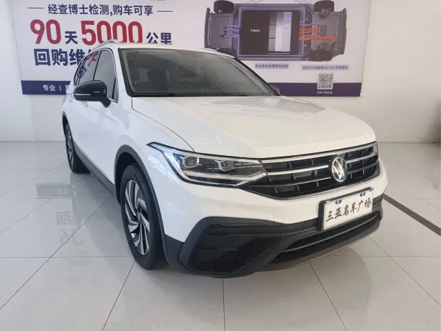 Volkswagen Tiguan L — Фото автомобиля 3