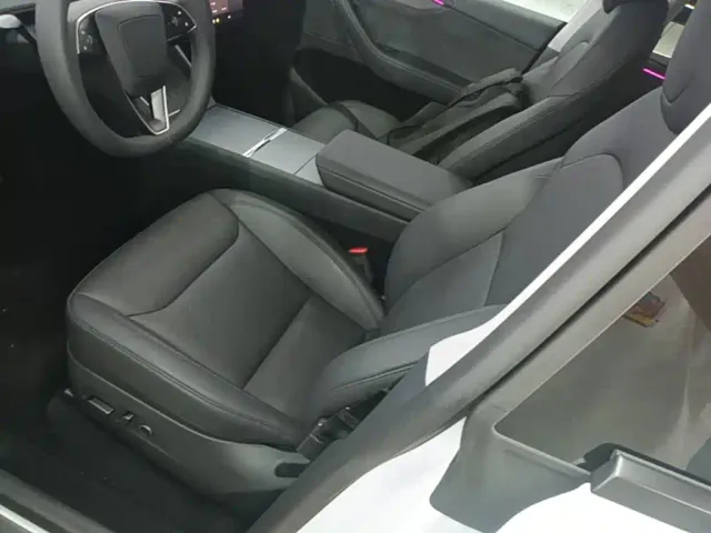 Tesla Model Y — Фото автомобиля 14
