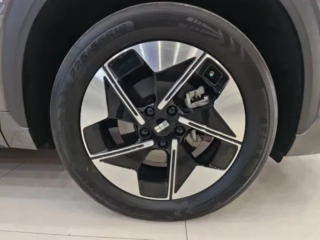 Geely Galaxy E5 — Фото автомобиля 16