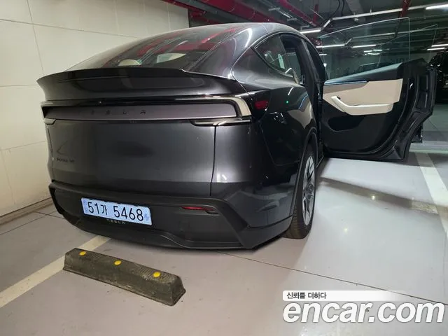 Tesla Model Y — Фото автомобиля 2
