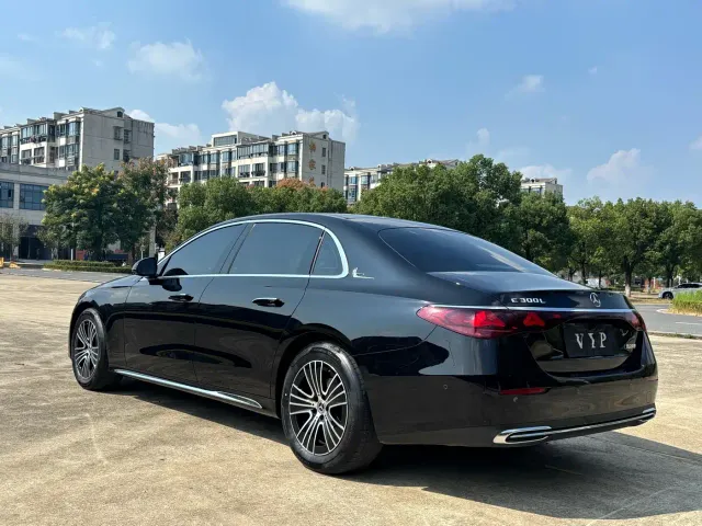 Mercedes-Benz E-Class — Фото автомобиля 5