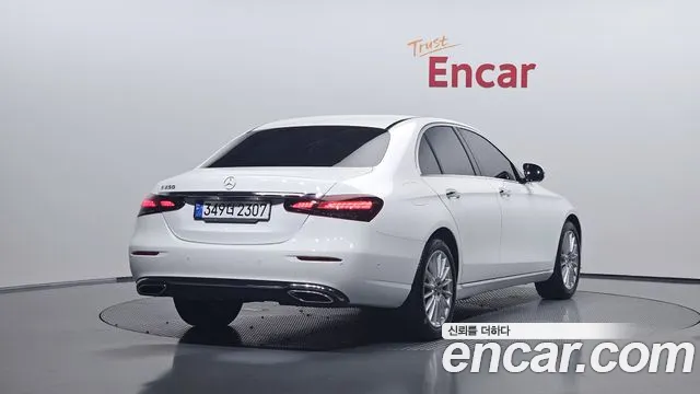 Mercedes-Benz E-Class — Фото автомобиля 2