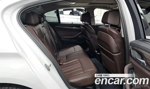 BMW 5-Series — Фото автомобиля 12