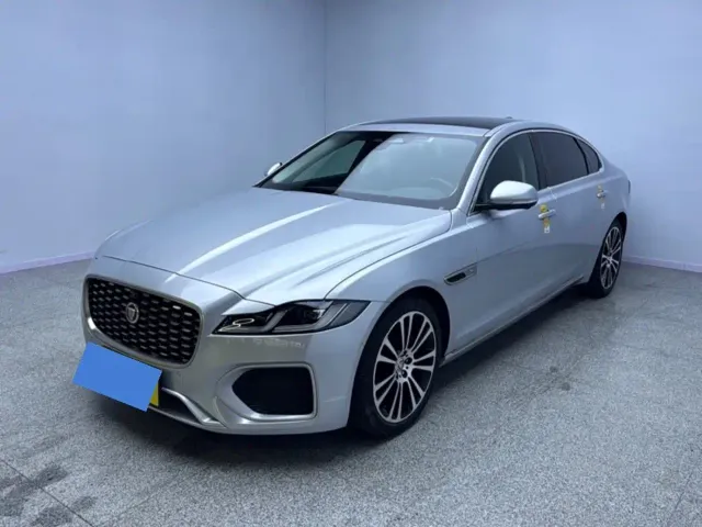 Фотография автомобиля — Jaguar XFL