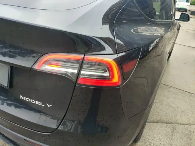Tesla Model Y — Фото автомобиля 7