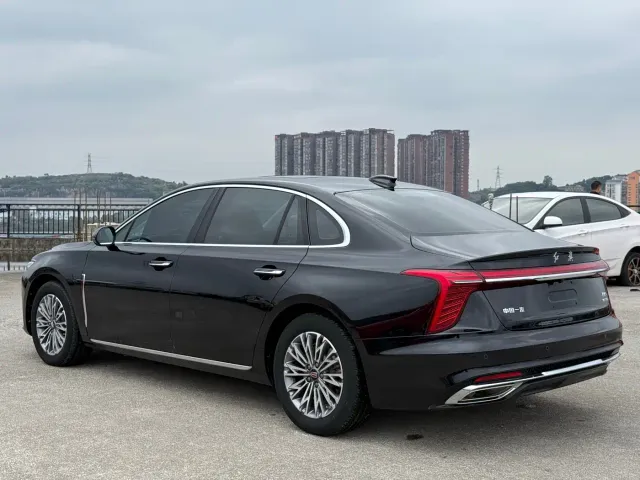 Hongqi H5 — Фото автомобиля 11
