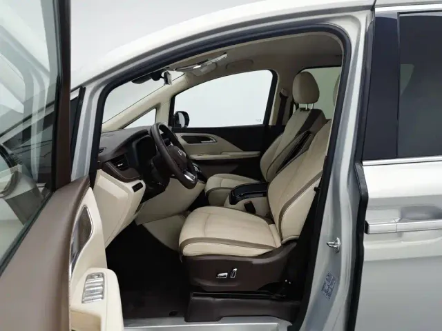 Bestune Besturn M9 — Фото автомобиля 10
