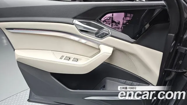 Audi e-tron — Фото автомобиля 23