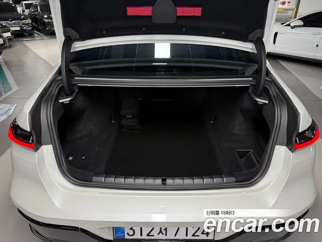 BMW 7 Series G70 — Фото автомобиля 18