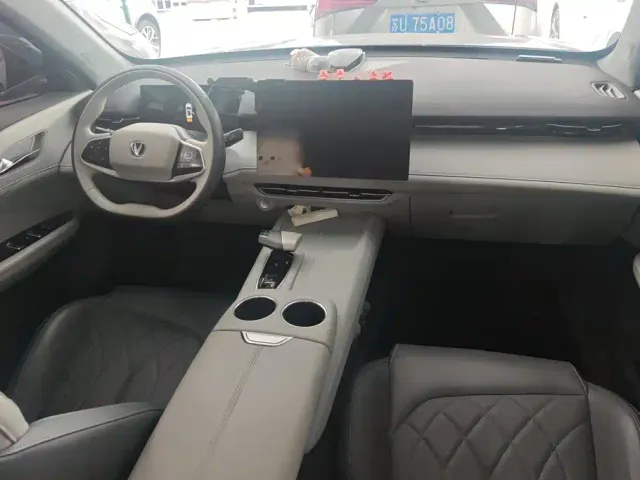 Changan Changan UNI-Z New Energy 2024 Blue Whale iDD 125km Surpassing Edition — Фото автомобиля 12