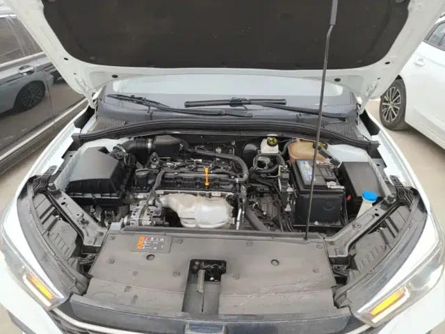 Roewe i5 — Фото автомобиля 19