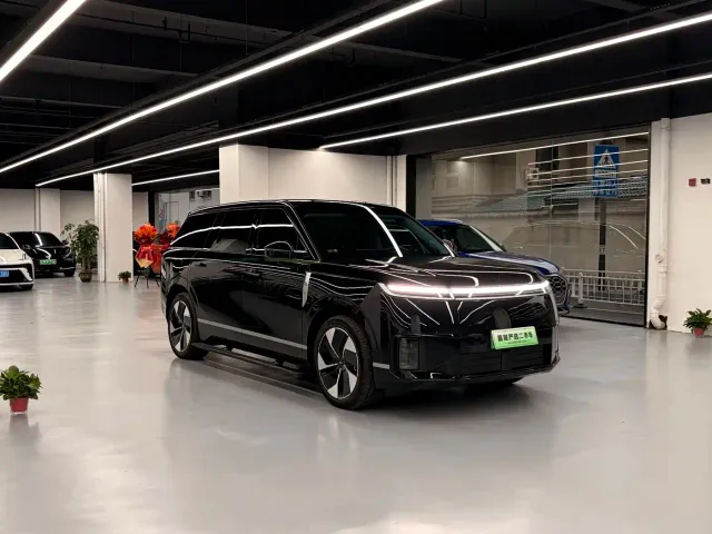 Xpeng GX — Фото автомобиля 3