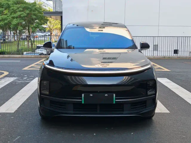Li Auto L8 — Фото автомобиля 2