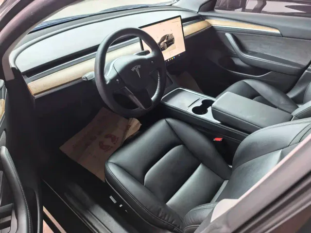 Tesla Model 3 — Фото автомобиля 6