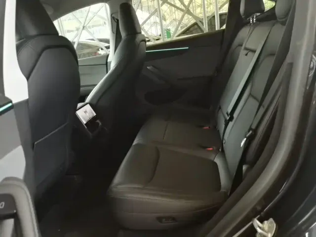 Tesla Model Y — Фото автомобиля 16