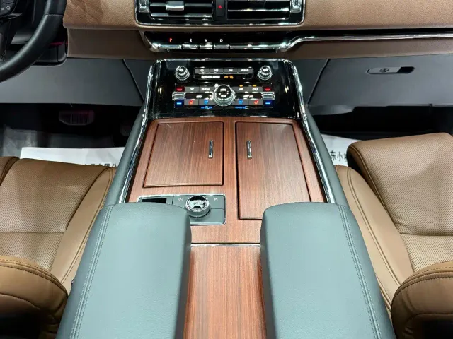 Lincoln Navigator — Фото автомобиля 13
