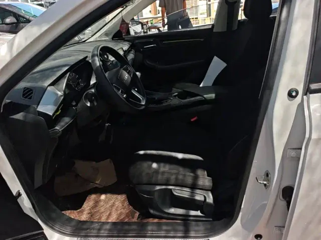 Roewe i5 — Фото автомобиля 14
