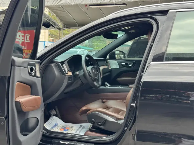 Volvo XC60 — Фото автомобиля 7
